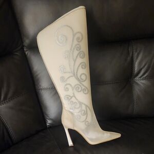 Gianni Bini Cream Heeled Boots with Silver Swirl Design WIDE CALF 4" Heels